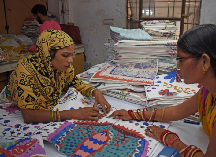 NAVIGATING IDENTITIES IN HANDBLOCK PRINTING AMIDST LOCAL & GLOBAL DYNAMICS