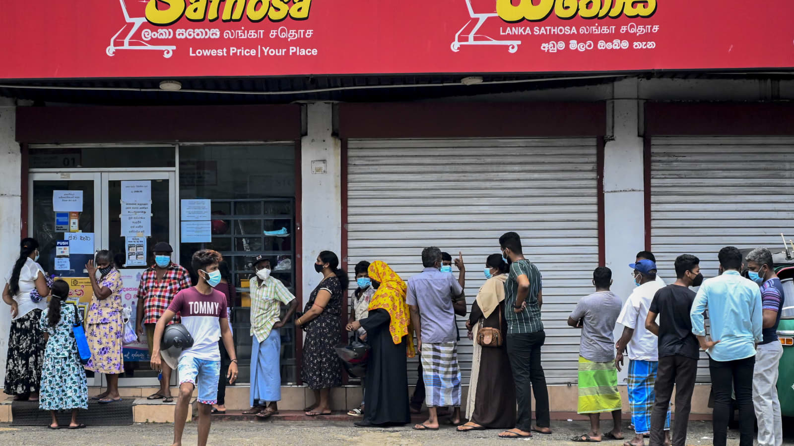 Inefficient Fiscal Management, Extreme Populism and Increasing Dictatorial Powers: The Making of the Sri Lankan Economic Crisis